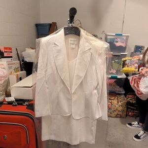 Hugo Buscati White Women's Tailored Blazer and Skirt Set